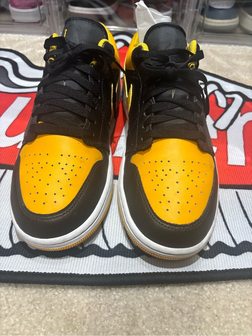 9.5M Jordan 1 Low Yellow Ochre. Very clean no box authentic